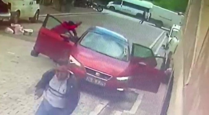 Alacak verecek kavgasında ortalık birbirine girdi! O anlar anbean kamerada