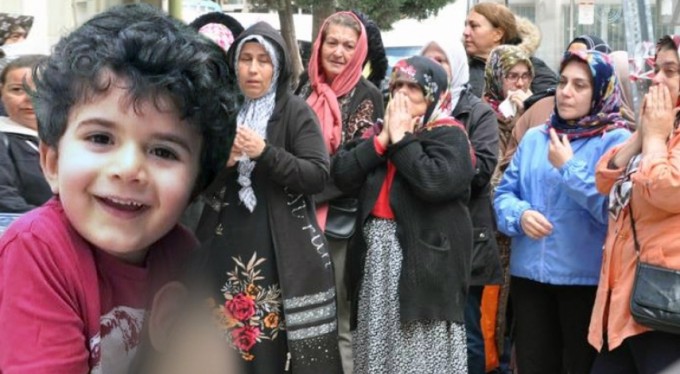 Bursa'da evde çıkan yangında can vermişti! 3 yaşındaki Barış toprağa verildi