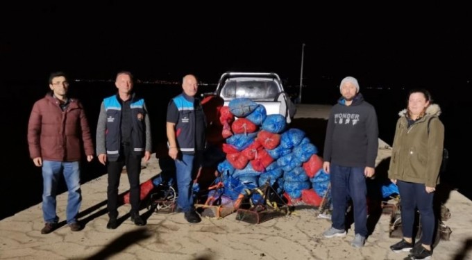 Bursa'da 2 ton kaçak midye ele geçirildi