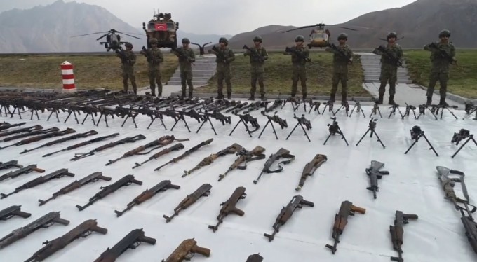Terör örgütü PKK'ya büyük darbe! 6 ayda bini aşkın silah ele geçirildi
