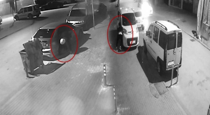 Görüntüler Bursa'dan... 21 aracın lastiklerini böyle kesti