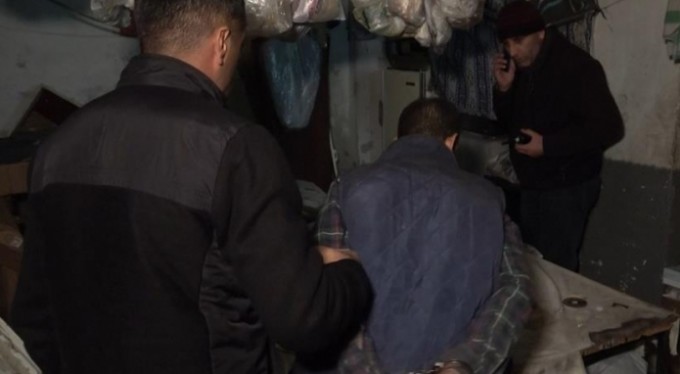 Bursa'da hırsızlık için girdiği iş yerinde uyuya kalınca yakayı ele verdi