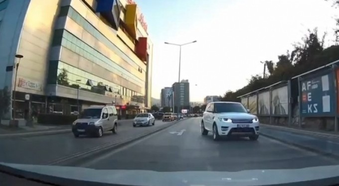 Hem suçlu hem güçlü! Bursa'da trafikte şaşkınlık veren görüntü!