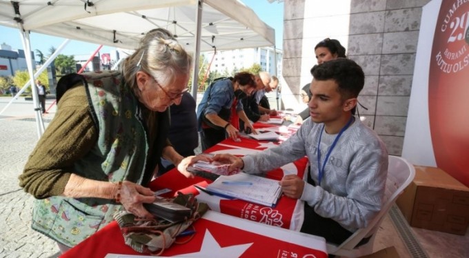 Nilüfer Belediyesi'nden vatandaşlara ücretsiz Ata posteri
