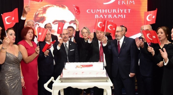 BUMİAD Cumhuriyet ve eğitim ödülleri sahiplerini buldu