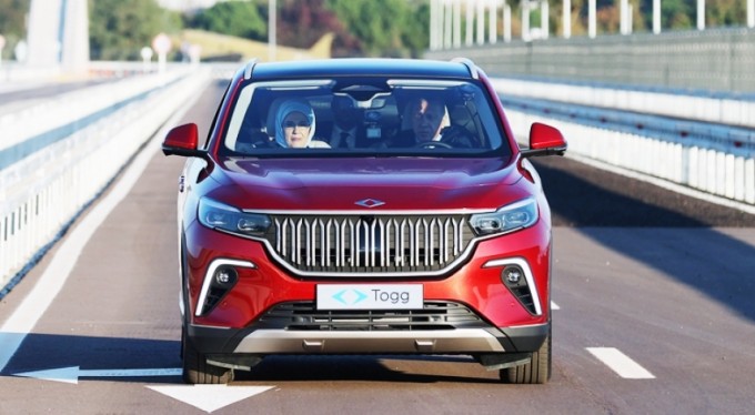 Cumhurbaşkanı Erdoğan direksiyona geçti... "Tekerine taş değmesin Togg"