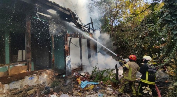 Bursa'da tarihi bina küle döndü