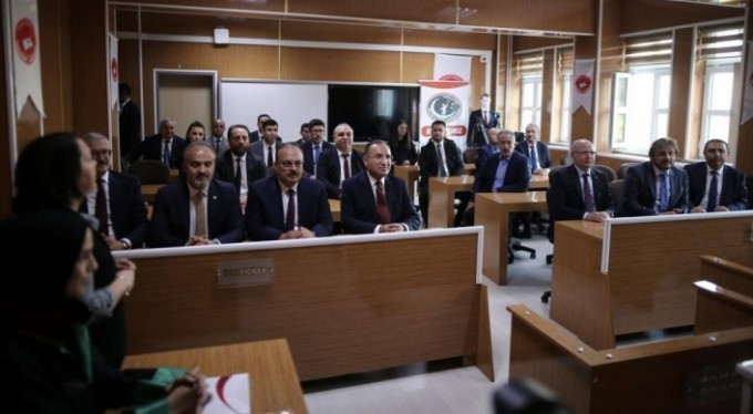 Bursa'da gerçeği aratmayan duruşmaya Bakan Bozdağ'dan tam not