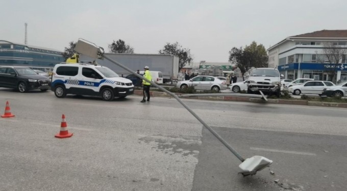 Bursa'da zincirleme kazada ölümden döndüler