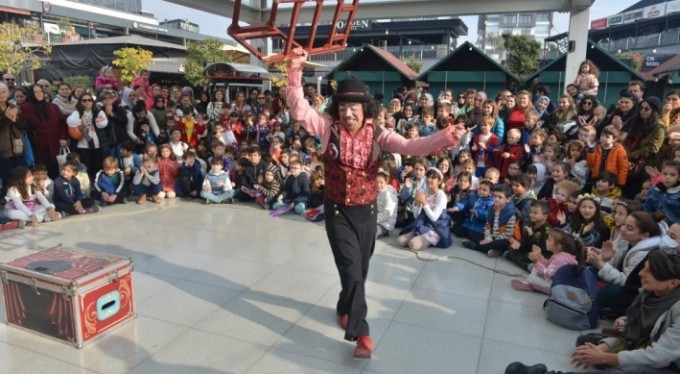 Bursa'nın her köşesinde tiyatro