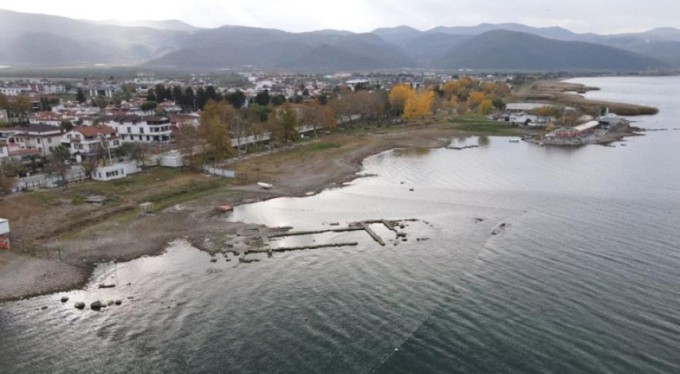 Görüntüler Bursa'dan... İznik Gölü'nde korkulan çekilme