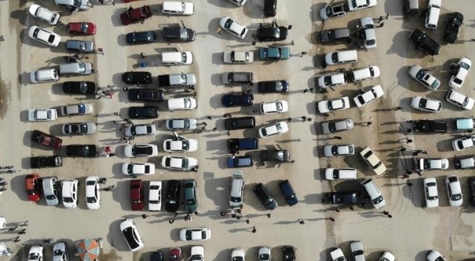 Fiyatlar düştü! Bursalılar bayilerde otomobil bulamıyor