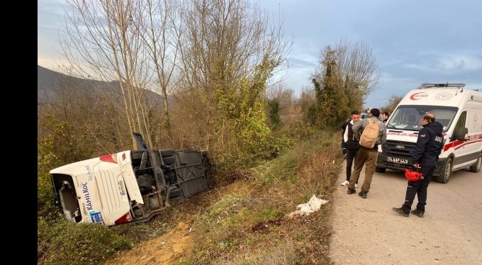 Yolcu otobüsü şarampole devrildi! 39 yaralı