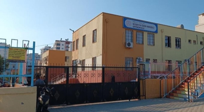 Okulda kan donduran dehşet! 13 yaşında sınıf arkadaşını bıçakladı