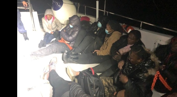 16 düzensiz göçmen kurtarıldı