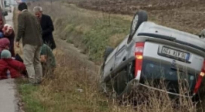 Bursa'da kanala düşen otomobilden sağ çıktılar