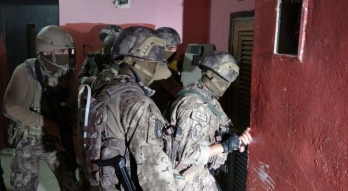 FETÖ'nün 'Emniyet Mahrem Yapılanması'na 8 ilde şafak baskını! 22 gözaltı