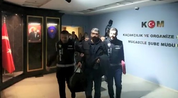 Bursa'da FETÖ'nün 'gaygubet evleri'ne baskın! İçerisinde eski hakimlerinde olduğu 9 kişi yakalandı