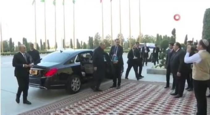 Erdoğan, Türkiye-Azerbaycan-Türkmenistan Devlet Başkanları Zirvesi'nin düzenleneceği alana geldi