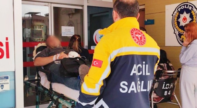 Bıçkıya ellerini kaptıran şahısın parmakları koptu