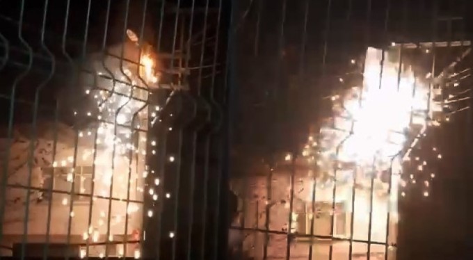 Bursa'da elektrik direği havi fişek gibi patladı