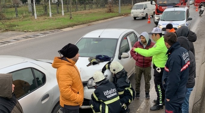 Korna çaldıkları sürücü durunca zincirleme kaza yaşandı