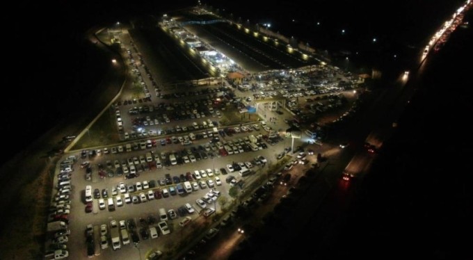 Bursa'da akşam pazarına akın! Havadan görüntülendi