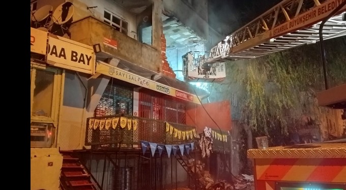 Evi boşaltan kiracı daireyi ateşe verdi