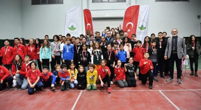 Osmangazi'de satranç ustaları madalyalarına kavuştu