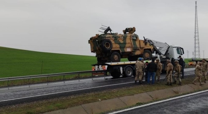 Zırhlı askeri araç devrildi, 6 asker yaralı