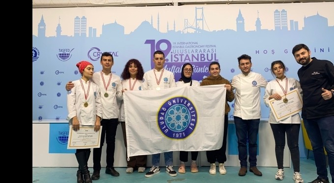 Geleceğin şeflerinden büyük başarı