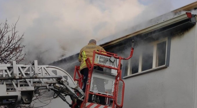 Bursa'da 3 katlı binada korkutan yangın