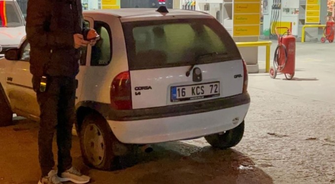 Bursa'da seyir halindeki araca silahlı saldırı