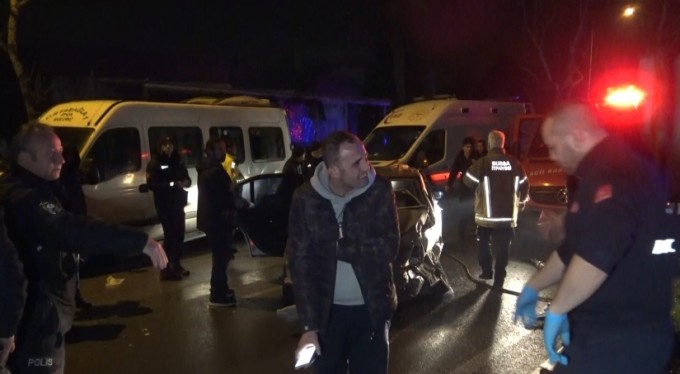 Bursa'da film gibi kovalamaca kazayla bitti! 1 ölü, 1'i ağır 4 yaralı