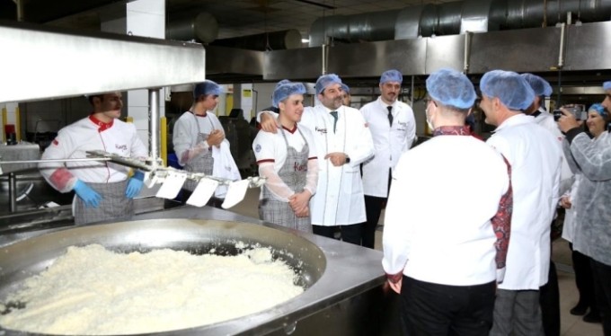 Gürsu Belediye Başkanı Mustafa Işık, genç stajyerlerin misafiri oldu