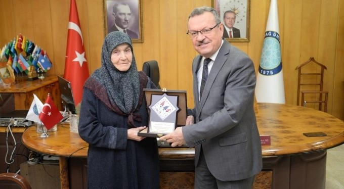 Emine teyzeden Bursa Uludağ Üniversitesi'ne duygulandıran bağış