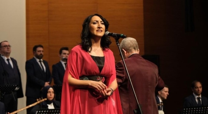 Bursa'da Hale Yamaner'le türkü şöleni