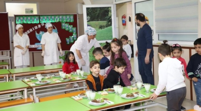 Bursa'da 70 bin öğrenciye ücretsiz yemek