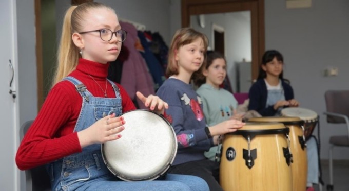 Bursa'da çocuklar önce ritim tuttu sonra drama eğitimi aldı