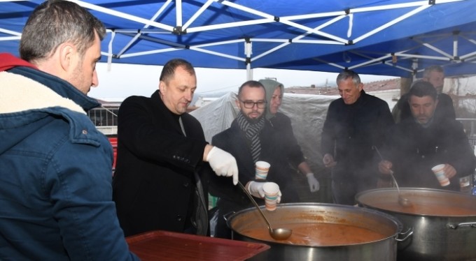 Başkan Usta mesaiye pazarda başlıyor