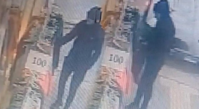 Bursa'da 'pes artık' dedirten hırsızlık! Askıdaki eşofmanı alıp kayıplara karıştı