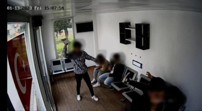 Kapalı duraklara çirkin saldırı