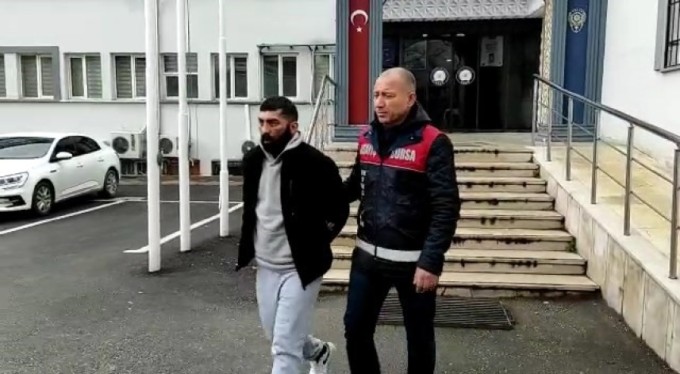 Bursa'da lüks araçların farlarını çalan şüpheli kıskıvrak yakalandı
