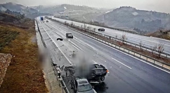 Bursa'da 4 kişinin can verdiği feci kaza anbean kamerada