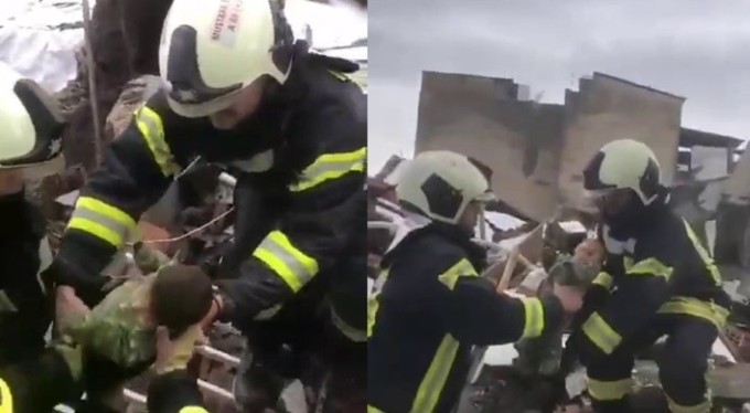 Havalimanı personeli Enkazda ağlayan minik bebeğe canlı olarak ulaştı