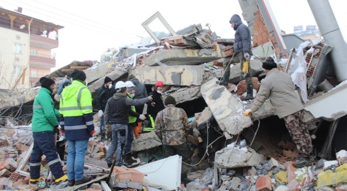 Japon deprem uzmanı: 'Türkiye'deki deprem, dünyadaki en büyük kara depremlerinden biri'