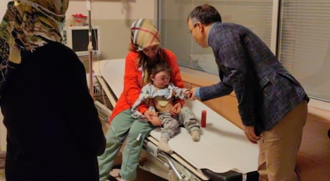 Enkazdan kurtarılan anne ve 2 çocuğu&nbsp;Bursa'da tedavi altına alındı