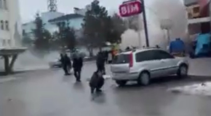 Korku dolu anlar kamerada! Deprem anına ait yeni görüntüler ortaya çıktı