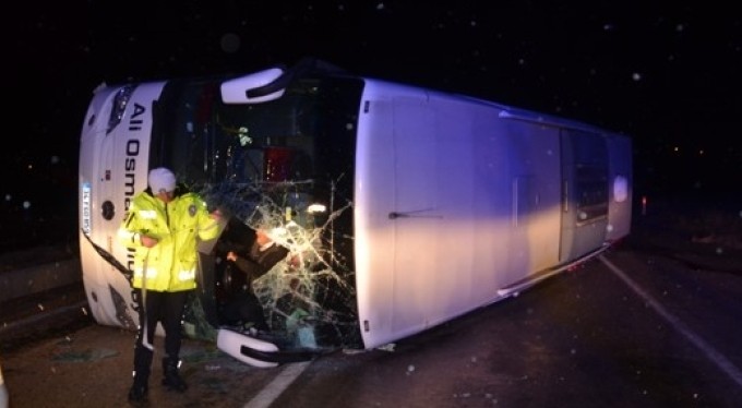 Kastamonu'da yolcu otobüsü devrildi: 30 yaralı