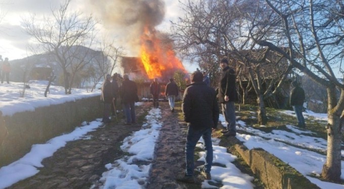 Bursa'da şömineden çıkan yangın villayı küle çevirdi